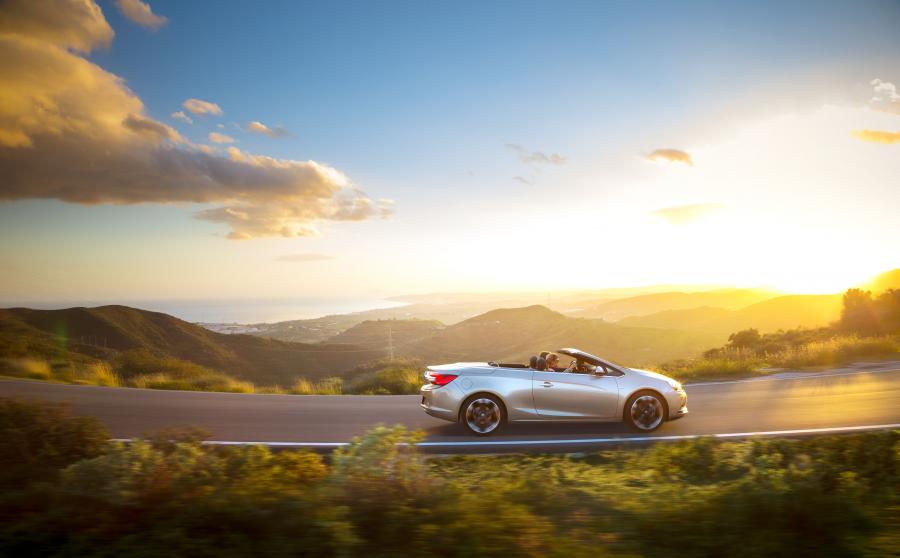  Opel Cascada 2012 года  (фото 43 из 83)